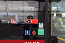 バスにwi-fiがあり、安心して携帯を利用できる